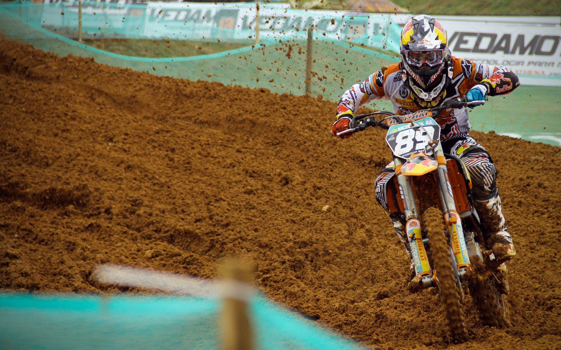 曼联险胜热刺引发热议,名宿称对手盼奥莱留任,战术短板成焦点